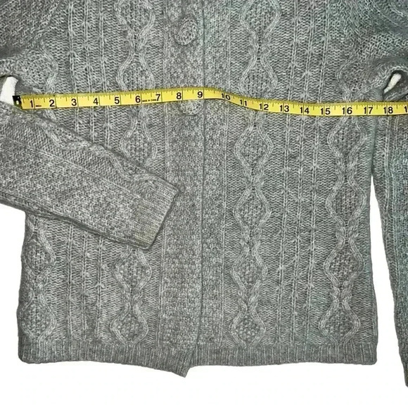 Gray 3 crocheted covered snap closure cardigan size small - Picture 10 of 10
